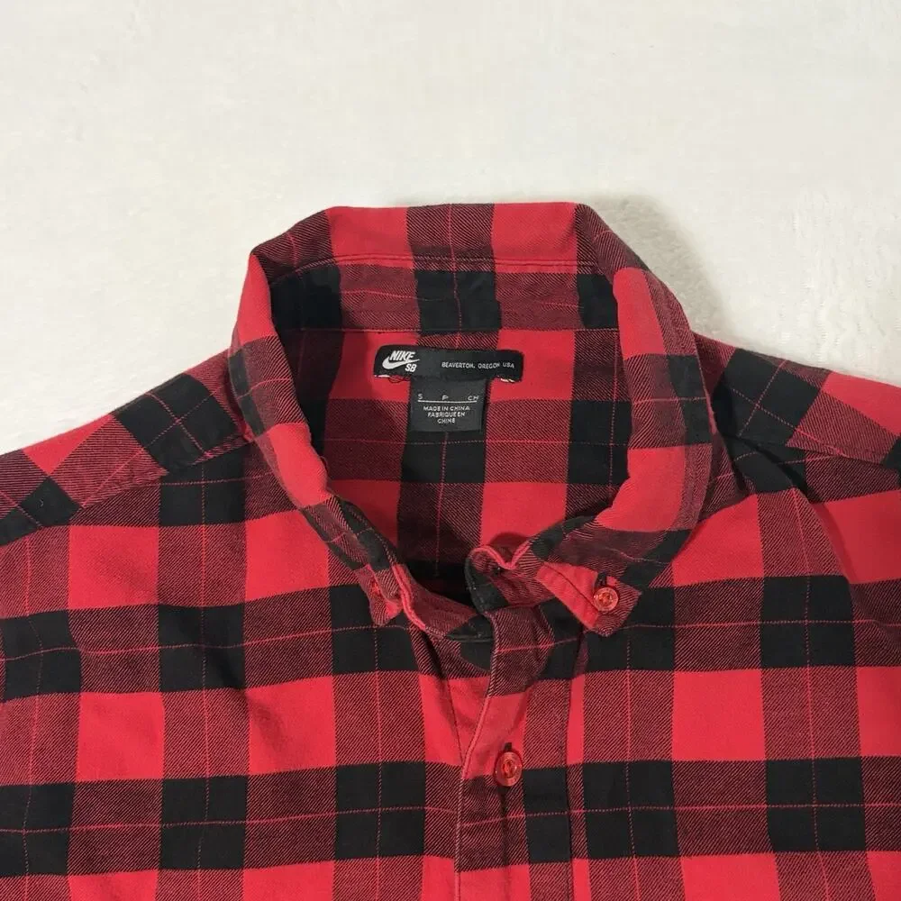 Nike SB Skateboarding Small Flannel Plaid Red Black Long Sleeve Shirt